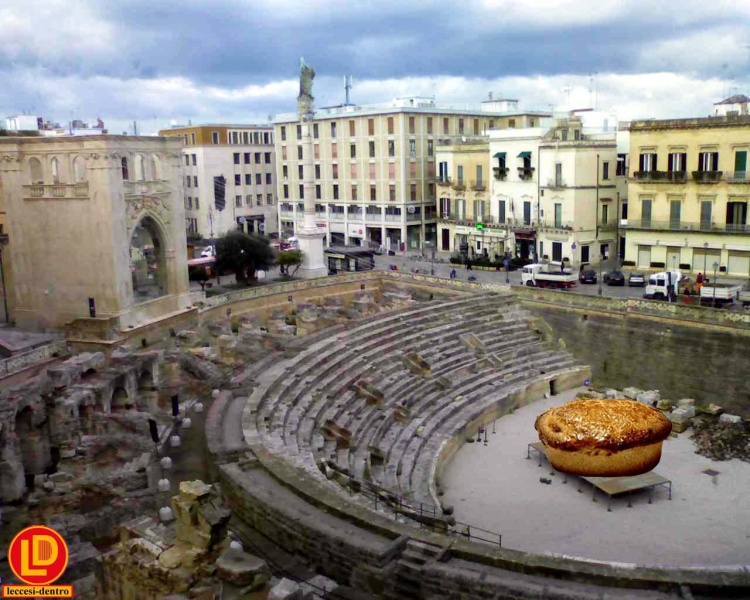 File:Piazza sant'oronzo pasticciotto.jpg